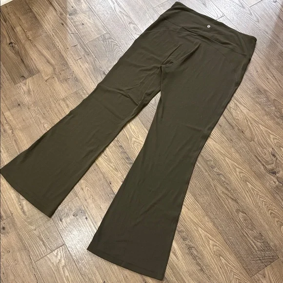 Lululemon Groove Super-High-Rise Flared Pant Nulu size 16 green - Picture 7 of 9
